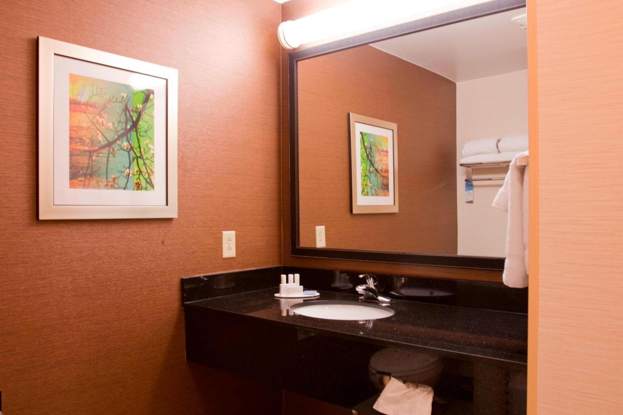 Fairfield Inn & Suites Бедфорд Экстерьер фото
